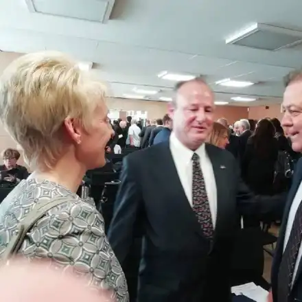 Николай Ненчев изпраща абитуриентка! Евгени Минчев крие дали е пи ар на кампанията