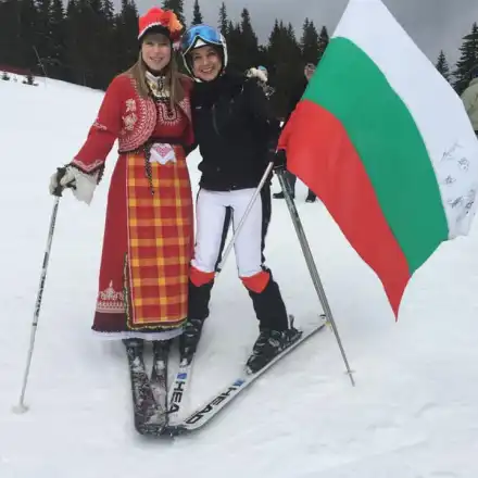 Пращат петел и пържоли на Мира Добрева