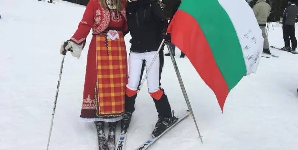 Пращат петел и пържоли на Мира Добрева