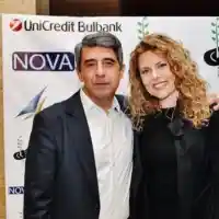 Росен и Деси Плевнелиеви разделени в самолета