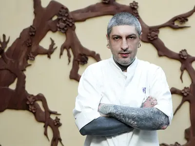 Шеф Михалчев плете и на една, и на две куки