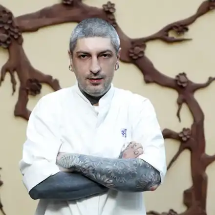 Шеф Михалчев плете и на една, и на две куки