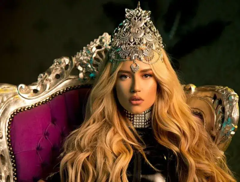 Тита долетяла спешно от САЩ заради „Капките”