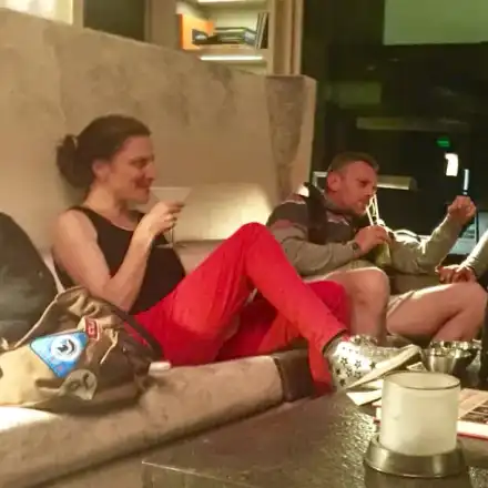 Вергов, Духовникова и Владо Пенев в самолетна драма! Актьорите станаха заложници на счупен аероплан