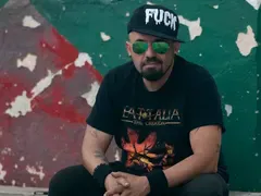 Дичо губи солидни хонорари заради паниката да лети със самолет