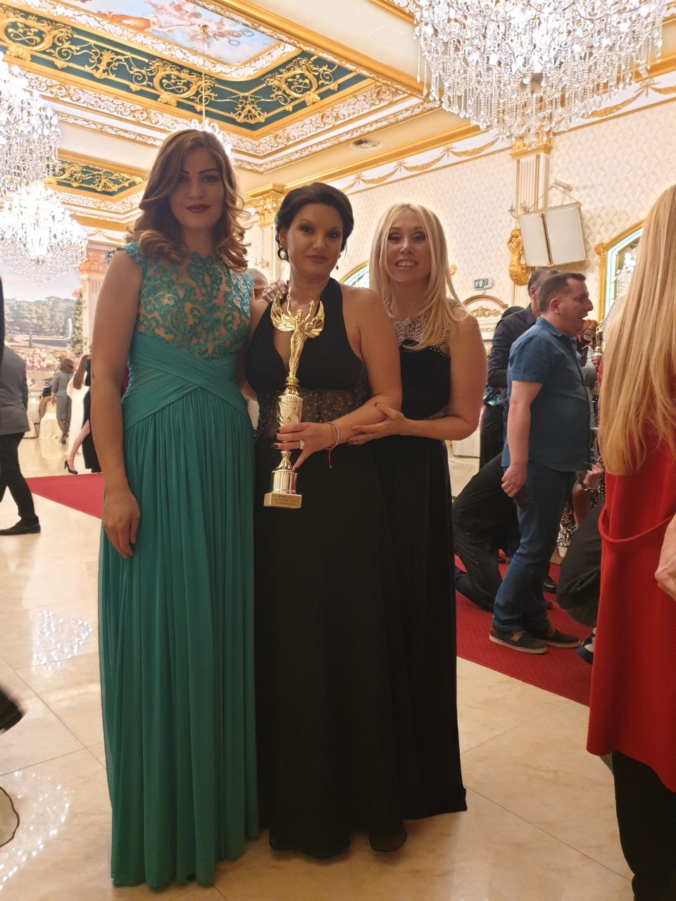 Теодора Давидкова с приз „Мисис дама на годината“ 2019 за Body T@lk