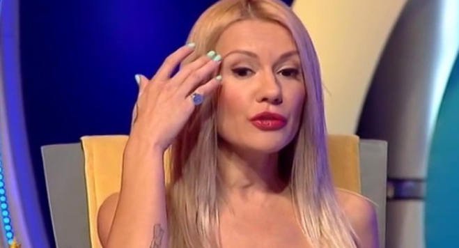Мария Игнатова остана на червено след раздялата с Рачков, чука за пари на вратата на бившия си мъж Петко Димитров