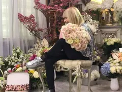 Бойко прати букет на Лили, Фандъкова икона