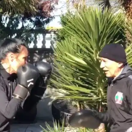 Цеци Красимирова поддържа фигурата си с бокс