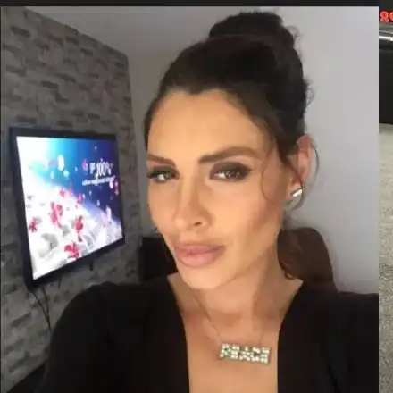 Черната Златка на нож с тв водеща