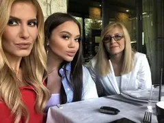Дъщерята на Анелия става колежка на майка си