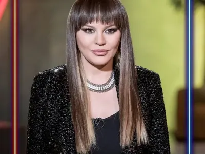 ДесиСлава крие кила с перука