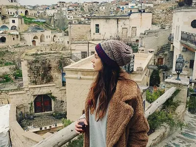 Диляна Попова гледа дервиши в Кападокия