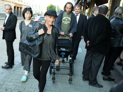 Елена Йончева прати сина си на горско училище