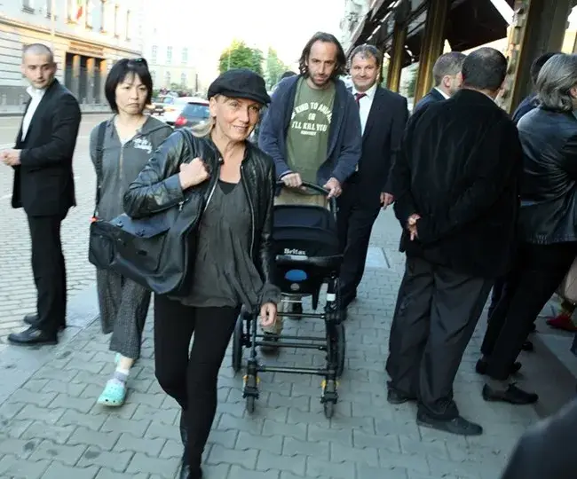 Елена Йончева прати сина си на горско училище