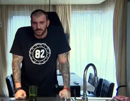 Емо Къртицата стана татко на момиченце