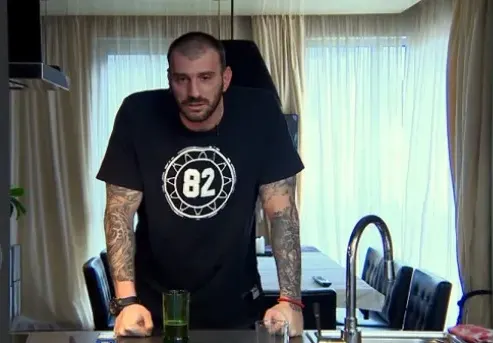 Емо Къртицата стана татко на момиченце