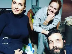 Ето я бременната Алекс Раева!