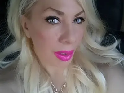 Хищна хиена нарисува рибки