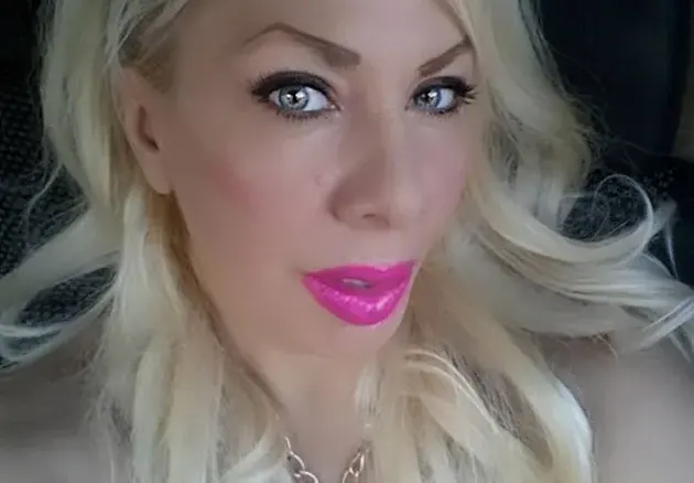 Хищна хиена нарисува рибки