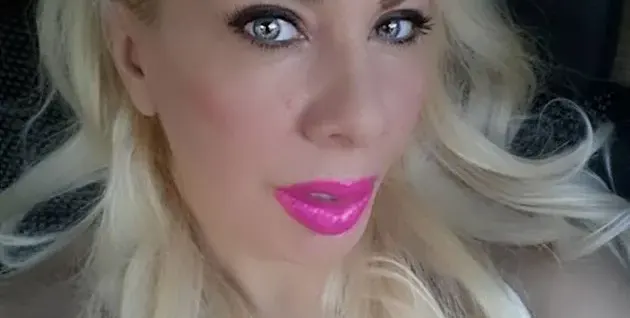 Хищна хиена нарисува рибки