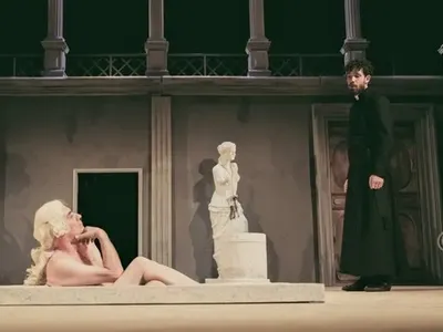 Явор Бахаров изповядва останалия без дрехи Георги Кадурин