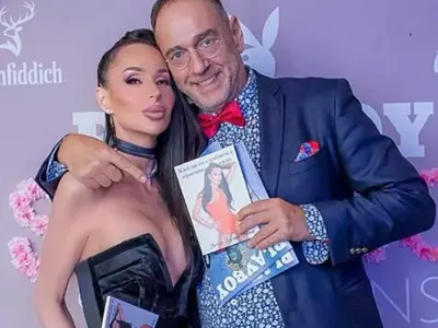 Интелектуалци акламират Деси Фотосесията