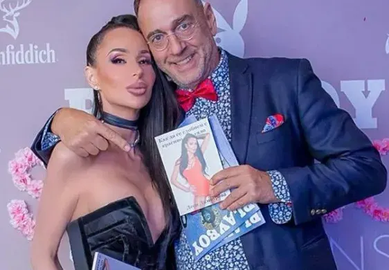 Интелектуалци акламират Деси Фотосесията