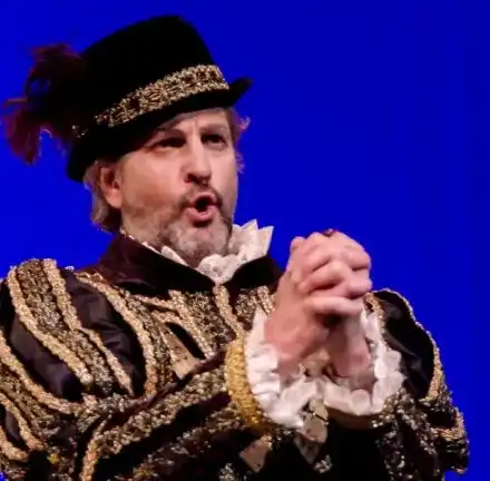 Юлиан Константинов зарязал операта и  загубил гласа си