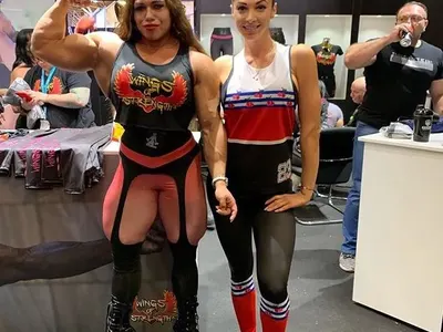 Женски Робокоп засенчи Биляна Йотовска