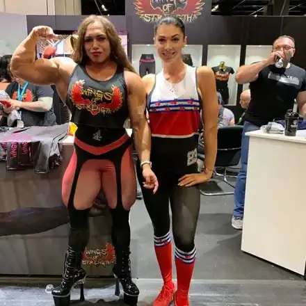 Женски Робокоп засенчи Биляна Йотовска