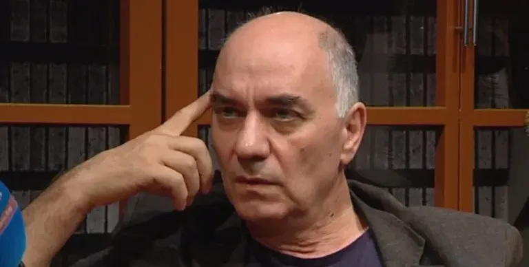 Кадурин в болница заради маркиз дьо Сад