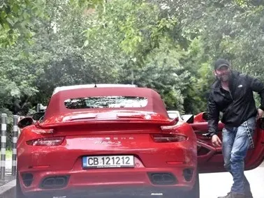 Комплексарщина! Ето защо бившия на Анелия може да се озове в затвора за 3 години