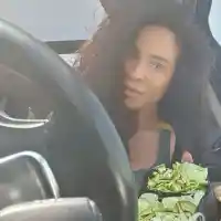 Маги Сидерова вае тяло с авокадо