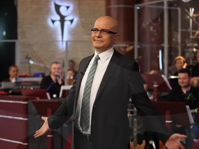 Майки на бунт срещу Слави заради нагласен кастинг