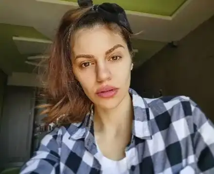 Михаела Филева лъсна без грим