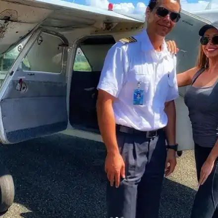 Мис Плеймейт Жанета Осипова лети над Вануату