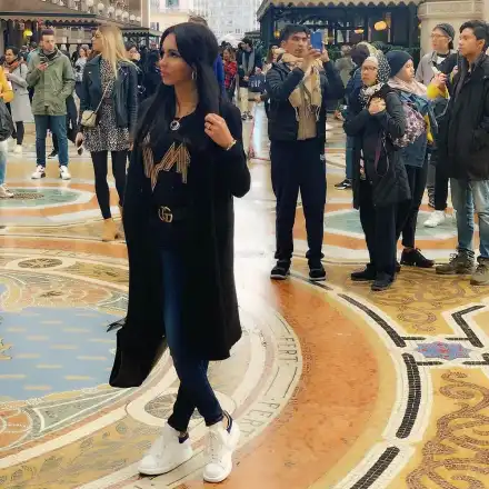 Мис Силикон на меден месец в Италия, пръска хилядарки в бутиците на Милано (Снимки)