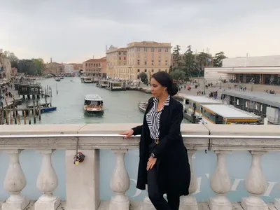 Мис Силикон на меден месец в Италия, пръска хилядарки в бутиците на Милано (Снимки)