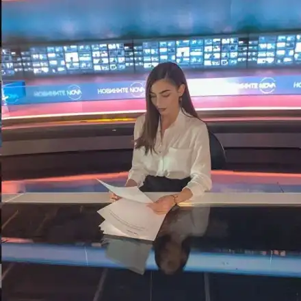 Най-красивата абитуриентка стана репортер в Нова тв