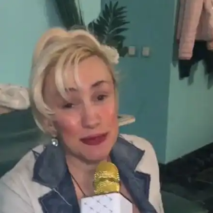 Сашка Васева пее на златен микрофон