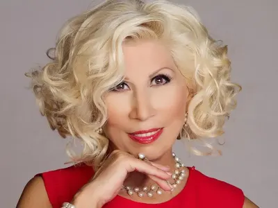 Силвия Кацарова си поправи носа