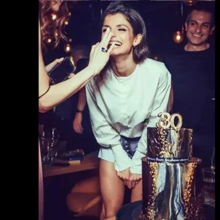 Славена Вътова духа свещи на 30