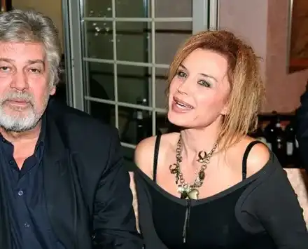 Страстни целувки между Ламбо и Аня Пенчева и Ламбо на сцената на Народния театър