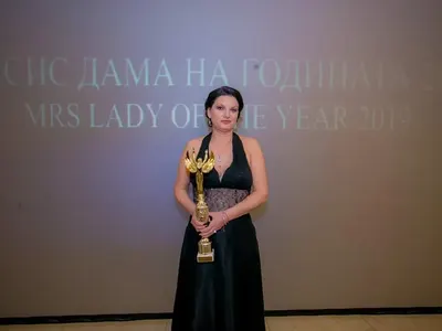 Теодора Давидкова с приз „Мисис дама на годината“ 2019 за Body T@lk