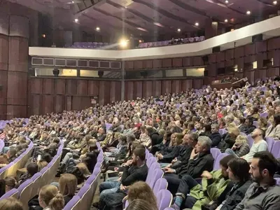 Варна аплодира на крака Мариан Вълев и „Лошо момиче“