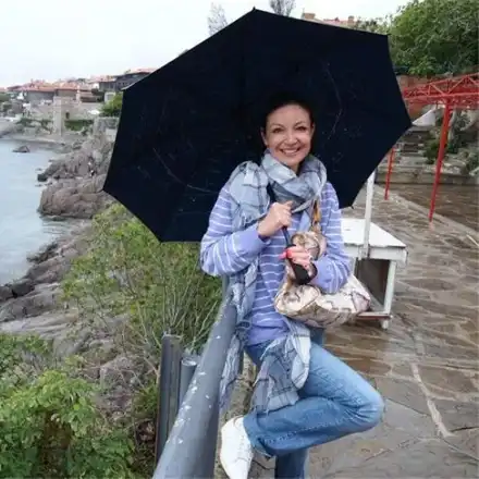 Вихра пак стана отчаяна съпруга