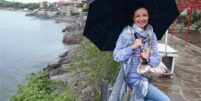Вихра пак стана отчаяна съпруга