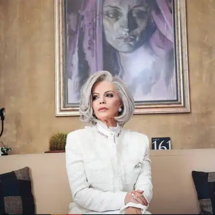 Вижте Галена като баба