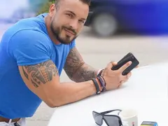 Актьорът Кристиян Кирилов стяга сватба с известна фолк певица